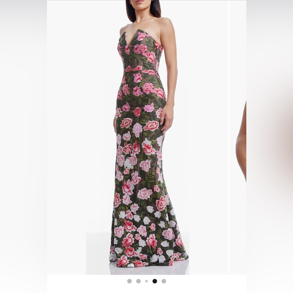 Dress the Population Black Strapless Gown V-Neck